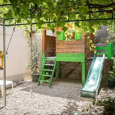 Apartmenthouse