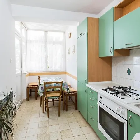 Apartmenthouse *