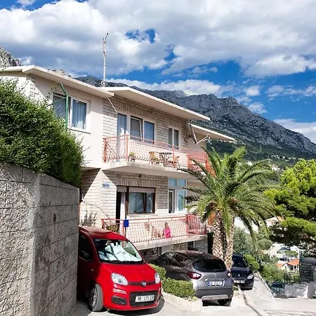 Apartmenthouse