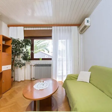 Apartmenthouse