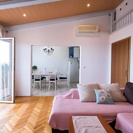 Apartmenthouse Apartment *