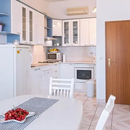 Apartmenthouse *
