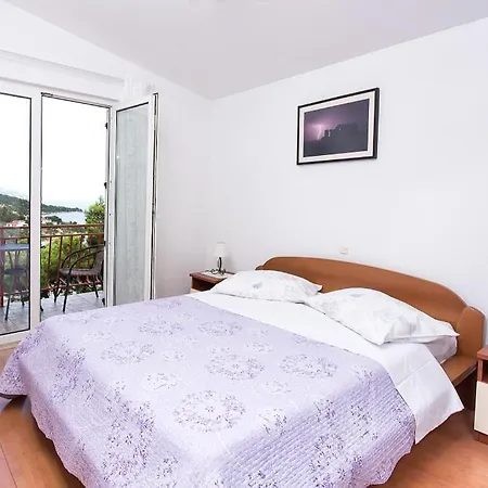 Apartmenthouse *