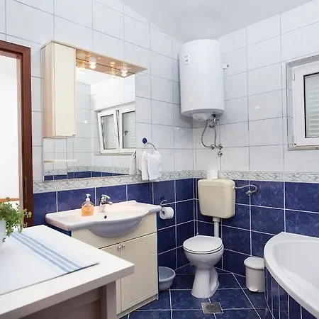 Apartmenthouse